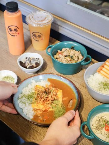 甩泰咖哩專賣店- 平價咖哩免費續飯續醬！嘉興公園斜對面