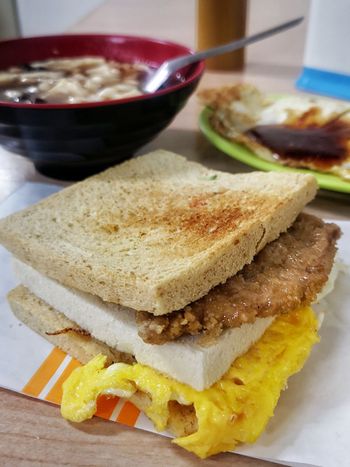 台中美食｜60年早餐老店 招牌肉蛋吐司配豆花