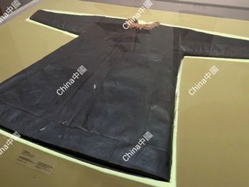 北魏毛領皮衣