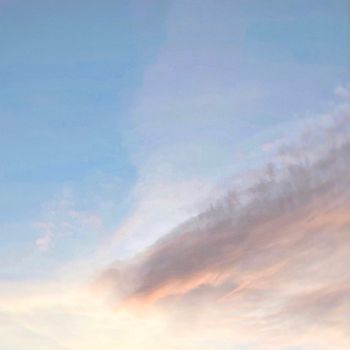 Hi~Look at the sky