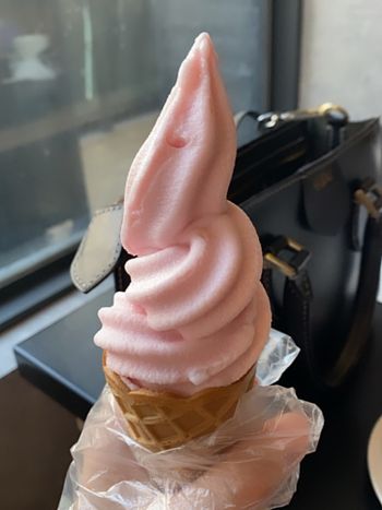 築間｜草莓霜淇淋🍦