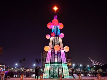 2021超美河樂廣場聖誕樹 今年首次創新氣球燈飾和漸層色光雕