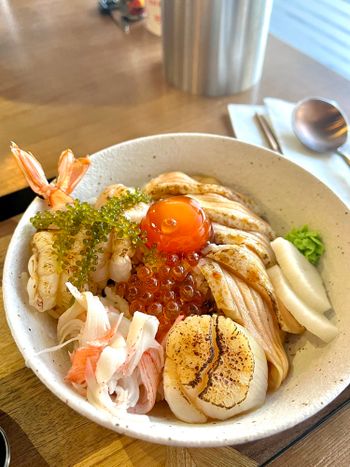 高雄炙燒海鮮丼！超新鮮海鮮🦞