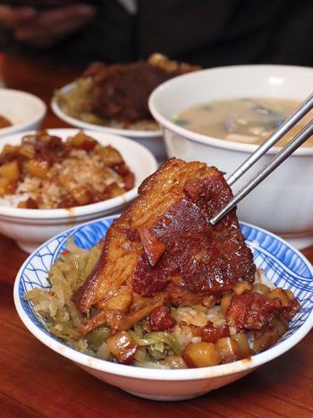 高雄平價大塊肉宵夜 老店柏弘肉燥