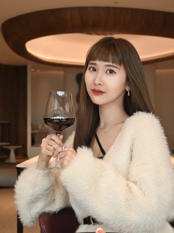 名媛OOTD｜台中酒窖推薦