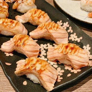 花蓮宵夜｜新鮮生魚片與鮭魚控必收握壽司🍣