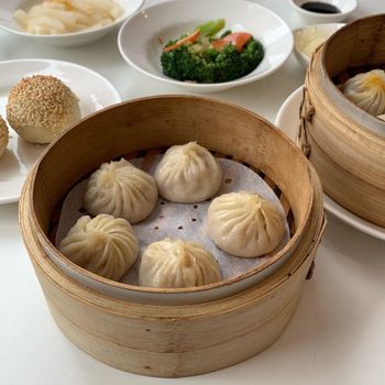 台中美食｜皮薄多汁小籠湯包，各式江南小點