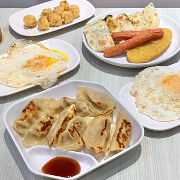 板橋美食｜超人氣銅板價早餐店❤️超美味煎餃一顆不到$4元