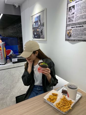台北美食｜黑色的漢堡包 🍔