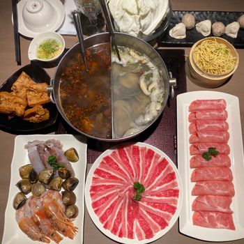 🍴新北美食🍴麻辣&蛤蜊鴛鴦鍋❤️火鍋煮水餃好好吃🥟