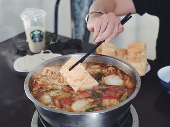 苗栗美食｜隱身在民宅裡CP值超高的臉盆牛肉鍋🍲