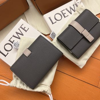 Loewe 短夾分享