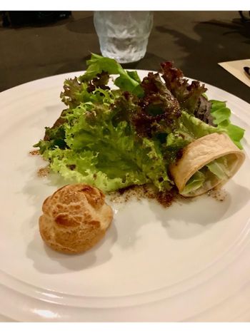 在山谷中無菜單料理，邊用餐邊聽蟲嗎鳥叫聲