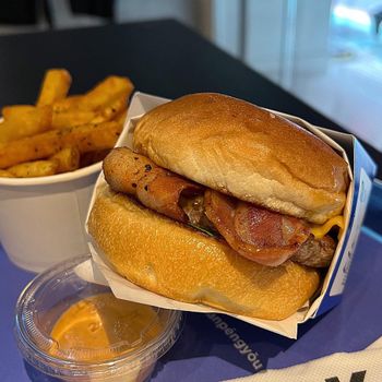 台北鹹食｜第一次吃牛奶糖口味的漢堡🍔｜中山站餐廳