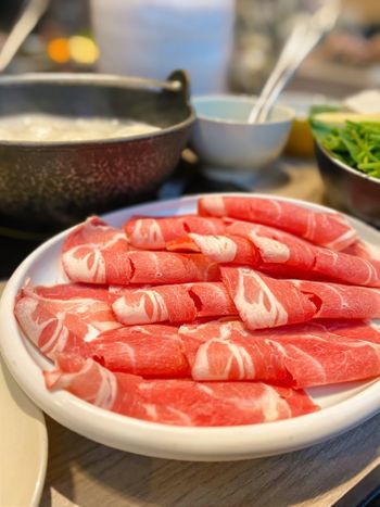 菜盤很讚的火鍋店｜雞湯大叔
