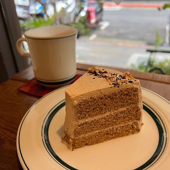 台北甜點｜日式復古風的貓貓咖啡廳🐈｜圓山站咖啡廳