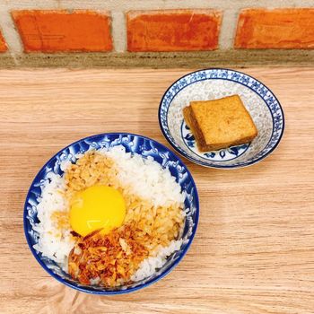 台南美食｜銅板美食｜一口接一口の生蛋黃豬油拌飯😋