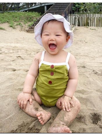 海灘上最年輕的辣妹