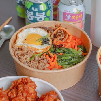 親民韓式家常料理，從辣炒年糕、海鮮煎餅到部隊鍋，超多道地選擇
