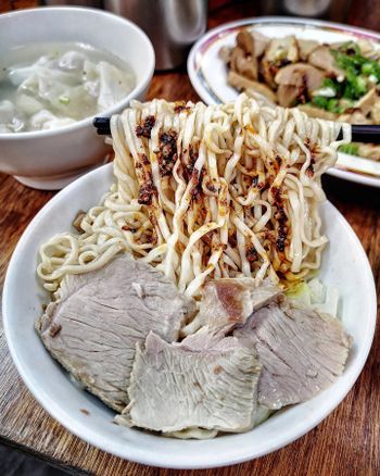 台南美食｜超人氣深夜食堂，古早味意麵噴香順口