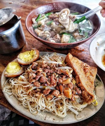 台南美食｜赤崁樓銅板小吃，澎派豬血大腸湯