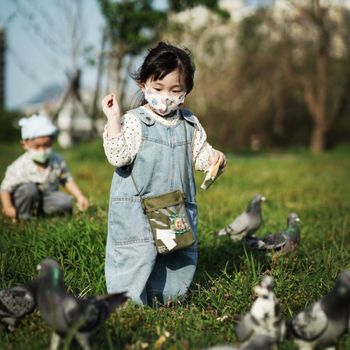 親子/ 陽光公園追鴿子 