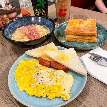 迪化街商圈老宅咖啡廳｜港式風味餐點