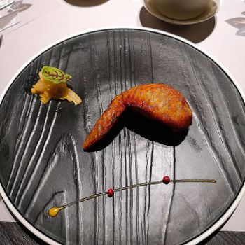 燕窩釀鳳翼 | 來自香港的名人坊高級粵菜餐廳