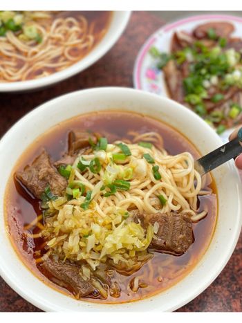 【大雅巷仔內牛肉麵🐂】河邊旁美食！滷味拼盤、超大牛肉塊等～