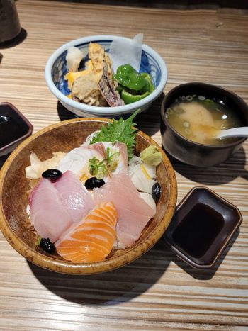 中山站人氣海鮮丼飯魚兵衛太春和食處