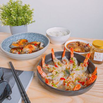 好吃又能快速擺盤的高級生食海鮮，泰式蝦、經典韓式醬油蟹