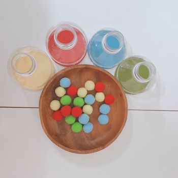 親子共玩｜蒙式 自製棉球顏色分類 