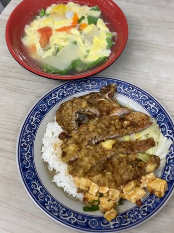 個人覺得排骨飯不輸 #金園排骨 CP值高