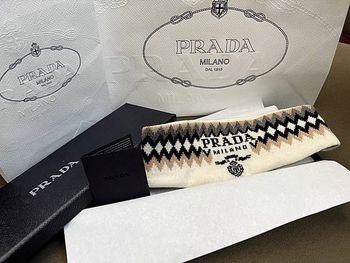 超好搭！Prada羊毛髮帶｜Prada on Ice 
