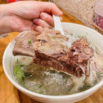 台北美食｜超有份量的生牛肉河粉