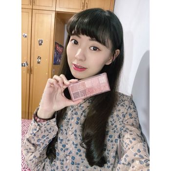 化妝台上不可少的眼影盤ㅣRom&nd 秘密花園四季十色眼影盤