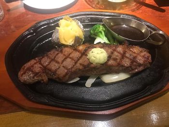 還念日本的牛排～～