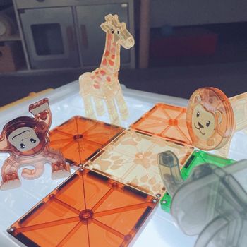 親子共玩｜燈箱探索遊戲