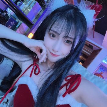 為了聖誕dress code還特別租衣服