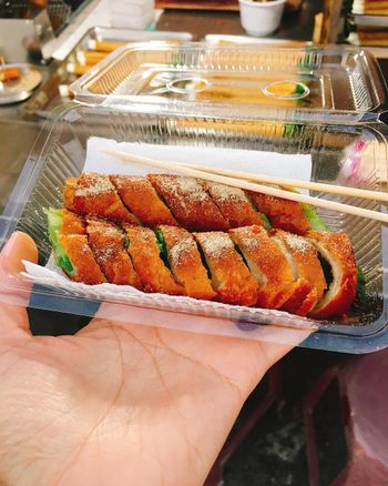 高雄美食｜柯仔寮漁港🐟不一定要吃海鮮也可以吃炸肥腸🐖