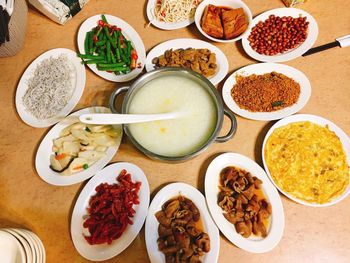 台北美食｜小李子清粥小菜，喝酒後夜唱前的最佳食糧🍶