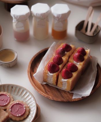 草莓季｜精緻草莓鐵盒蛋糕🍓&ミニ耘菓精緻甜點🍮