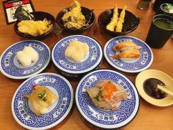 台北美食｜吃五盤轉扭蛋😊藏壽司くら寿司 Kura Sushi