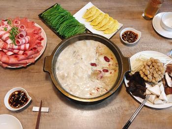 台北美食｜超超超級好喝的粵式豬肚雞煲鍋（光復店）