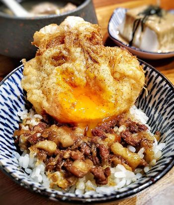 花蓮美食｜黃金炸蛋滷肉飯，夜晚出沒的幽靈美食