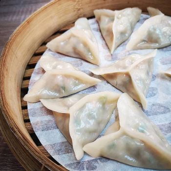台北美食｜平民鼎泰豐! 夜晚熱氣蒸騰的金字塔餃子