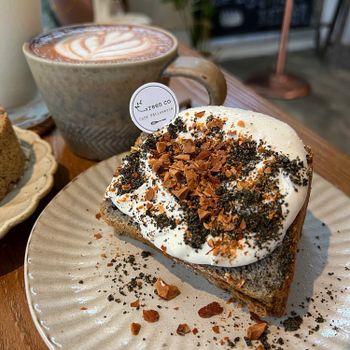 桃園甜點｜森林系的美咖和芝麻小可愛🌿🖤｜桃園咖啡廳