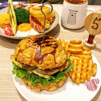 🍴桃園美食🍴超好吃的早午餐菠蘿漢堡
