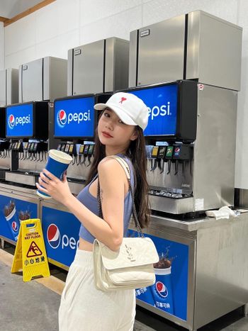 夏日OOTD|今天是個Pepsi girl 🫧