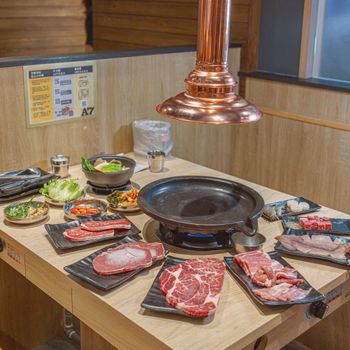 高CP值韓式燒烤吃到飽，多種肉品食材、甜點，韓式生菜包肉必吃